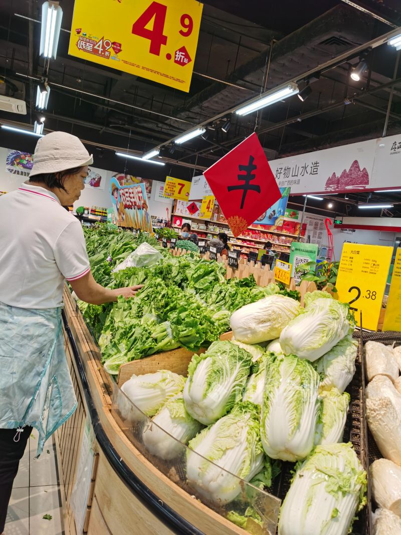“快吃不起青菜了”？在柳州菜市，部分青菜比猪肉还贵几块钱