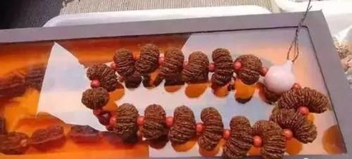 塑料做的文玩是真的吗,文玩白塑料如何辨别真假