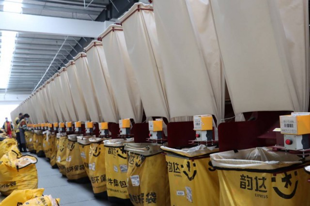 苏州快递分拣工作视频,双11物流分拣