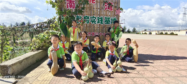 一亩方田点亮青春——荣成市第三十七中学体验式劳动教育小记