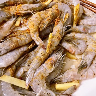 烤大虾一口一个好吃到停不下来,孜然烤大虾怎么做好吃