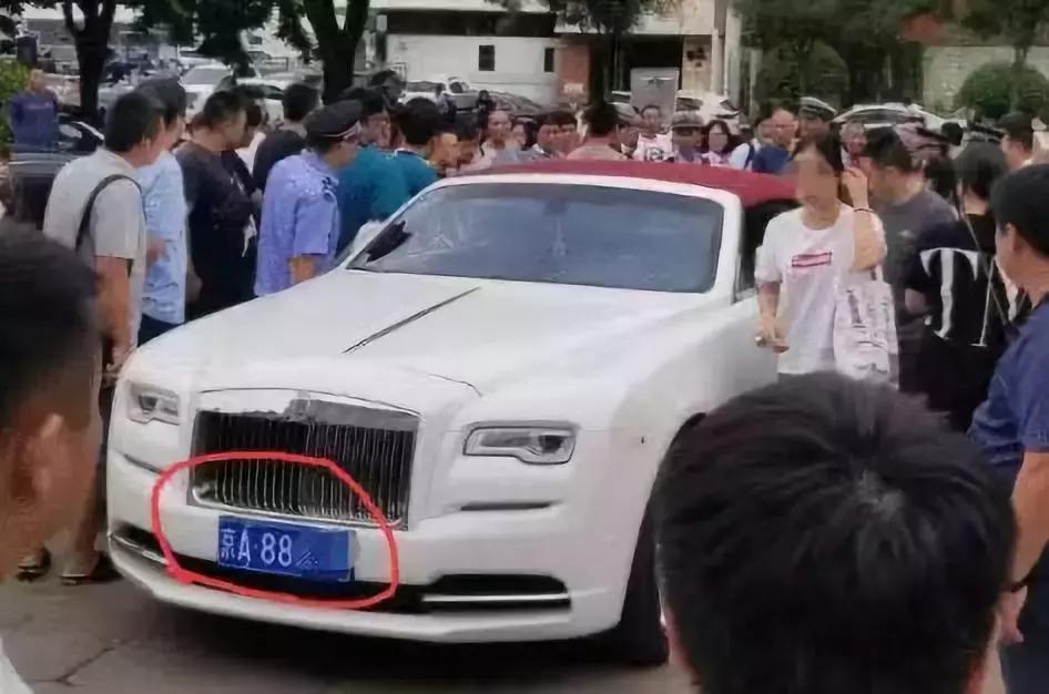 租一辆劳斯莱斯值不值,没钱要买劳斯莱斯