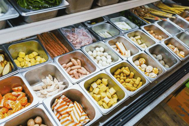 北京卖麻辣拌一年赚多少钱,走红的东北大姐摆摊麻辣烫