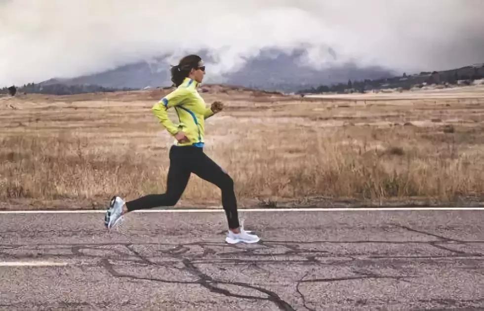 跑步送髋的正确方法与技巧图片,跑步送髋最简单的方法