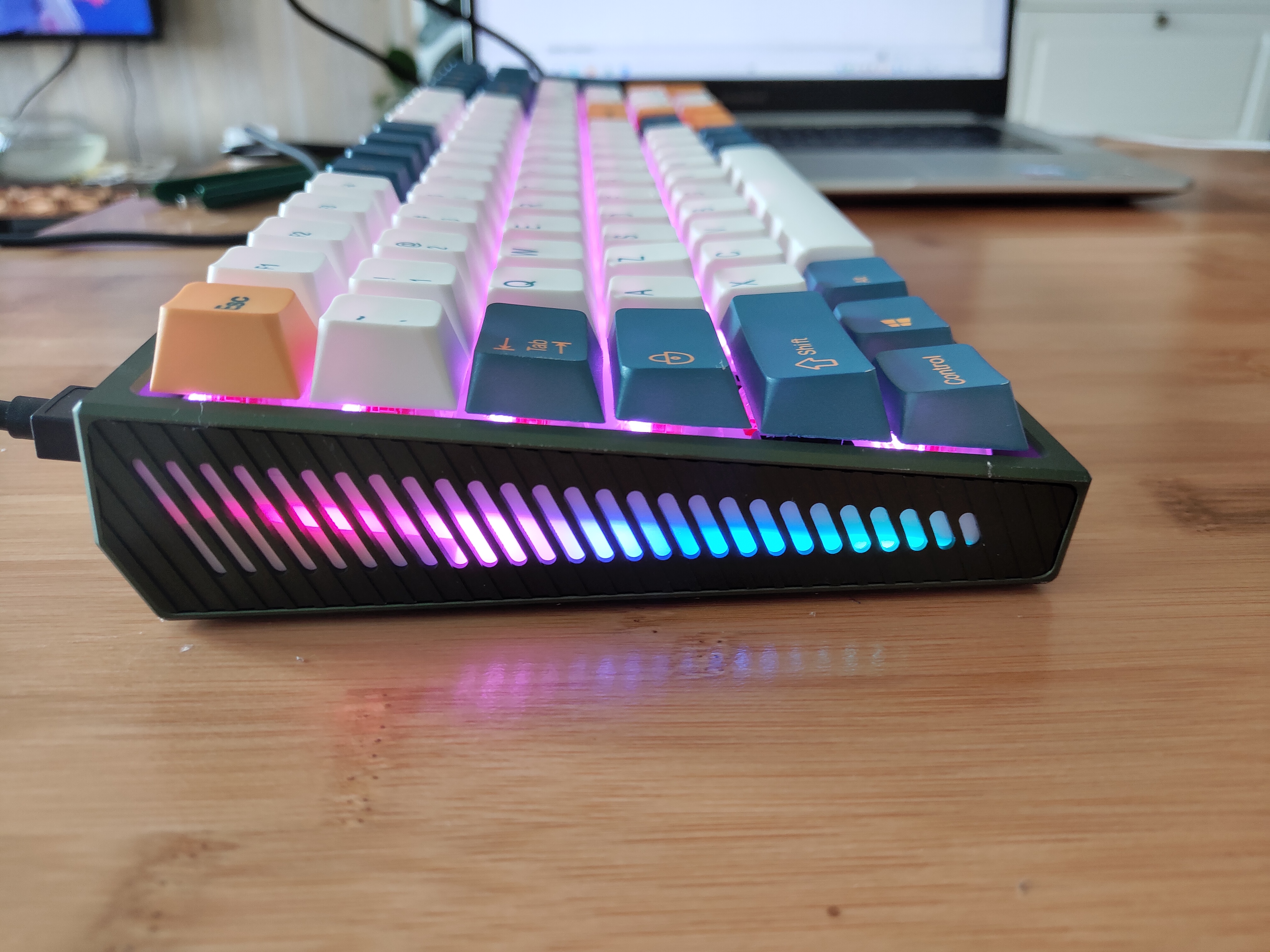 机械键盘樱桃轴与普通轴的区别,入坑机械键盘哪种轴好