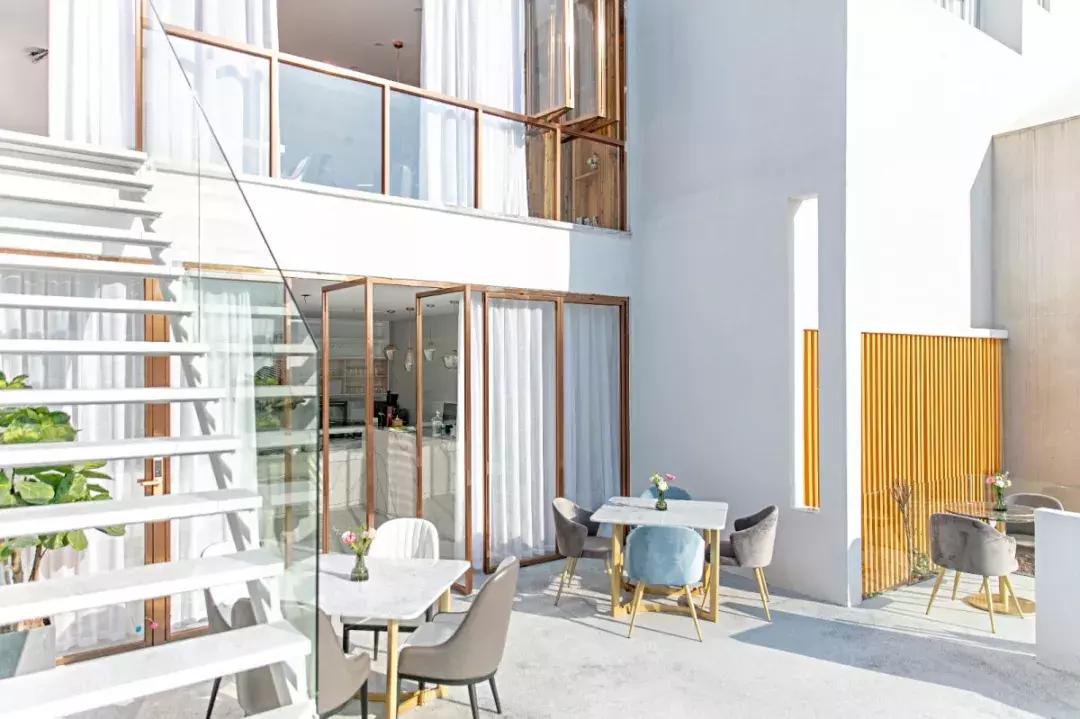 源和1916里的这家网红店，是花店也是甜点店还是图书馆