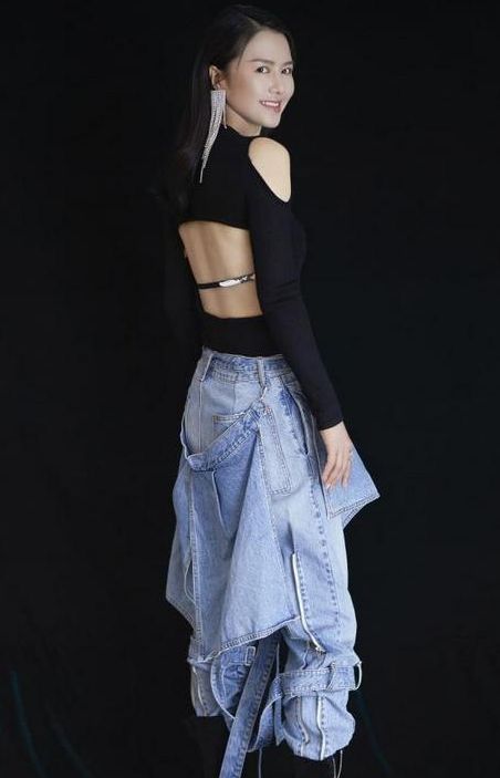 谭维维牛仔衣,谭维维穿牛仔裤