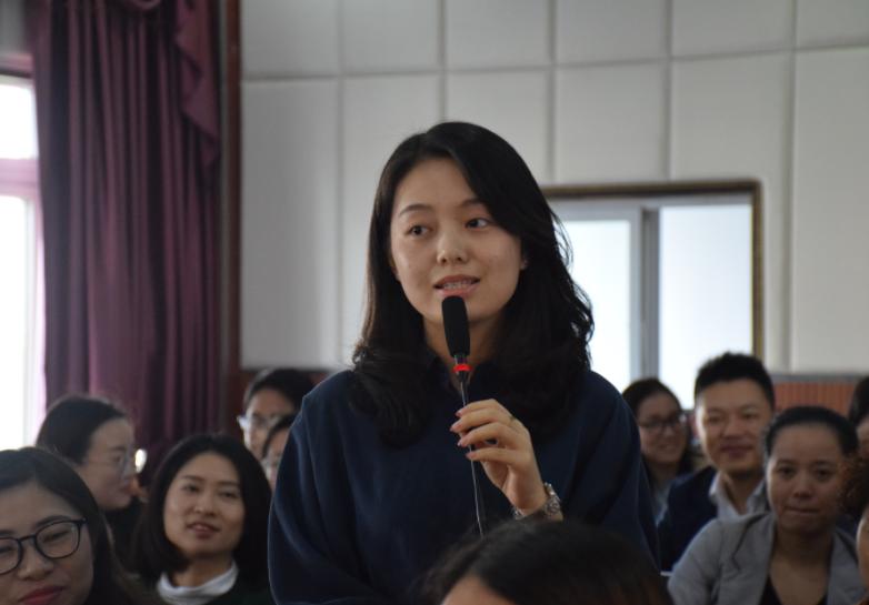 大学辅导员工资单曝光,看到真实收入后,网友直呼羡慕极了