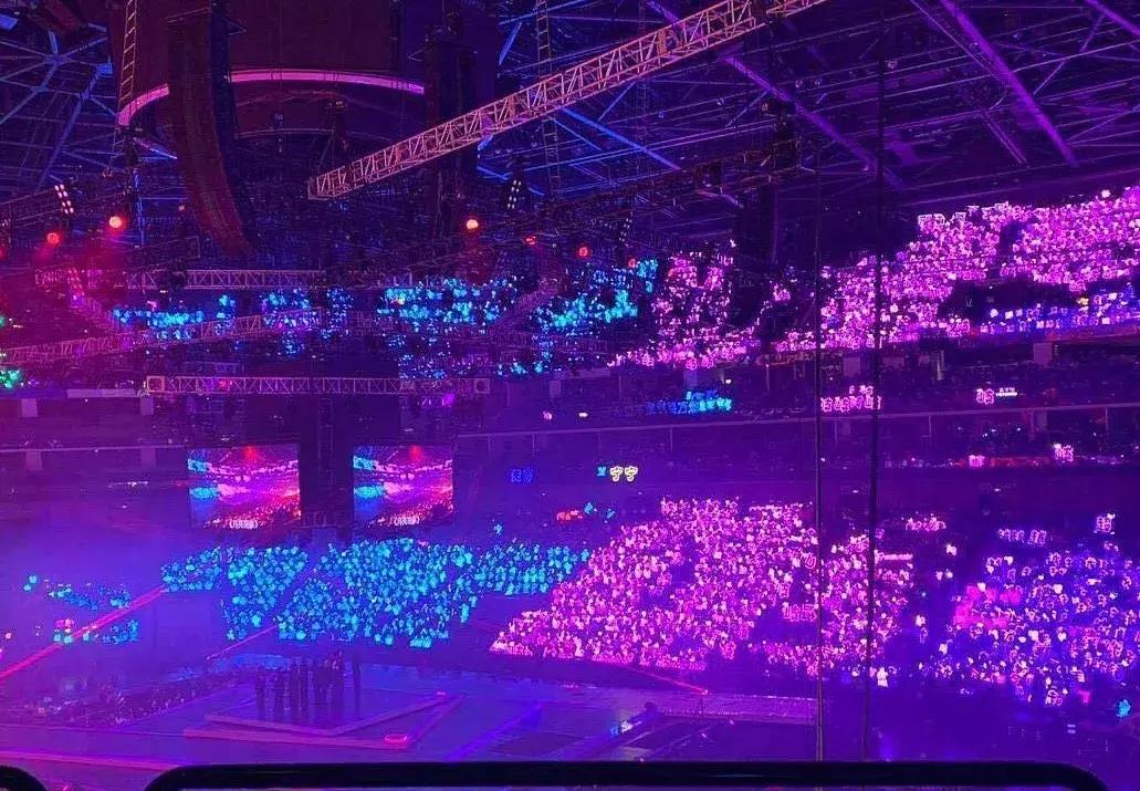 火箭少女炸裂舞台,火箭少女出道夜首秀