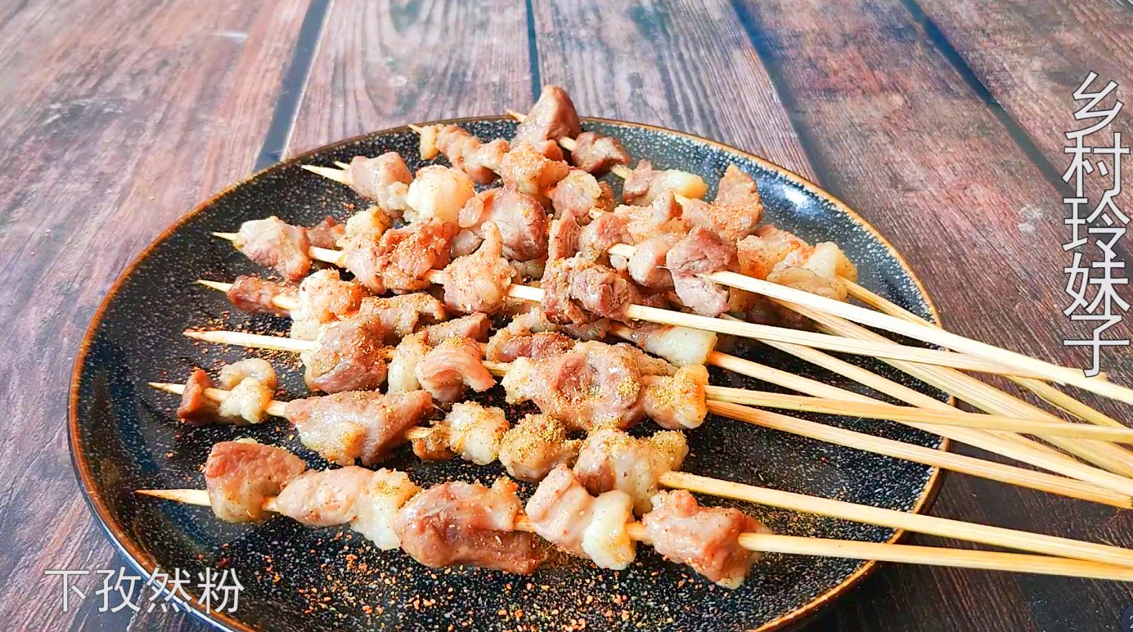 烤羊肉串不糊的方法,在家烤羊肉串怎么做没有膻味儿