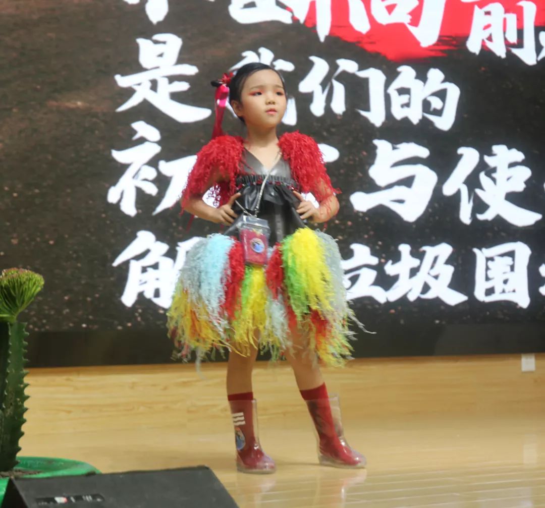 垃圾分类齐参与文明城市我先行,垃圾分类齐参与人人动手美家园