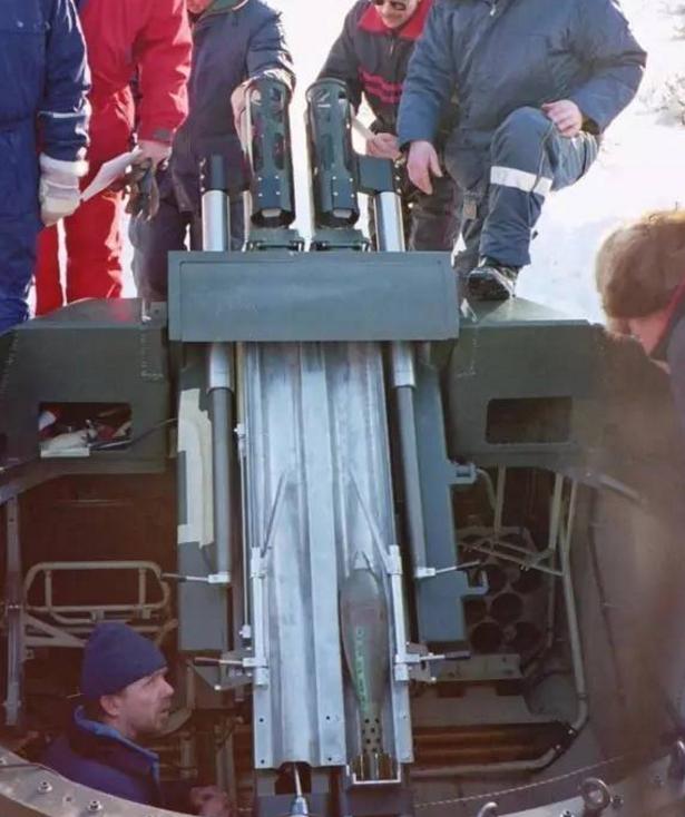 瑞典双管雷神之锤自行迫击炮,瑞典雷神之锤双管迫击炮性能