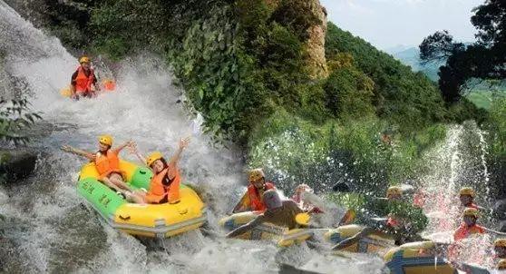 网红玻璃桥悬崖秋千,网红旅游打卡玻璃滑道