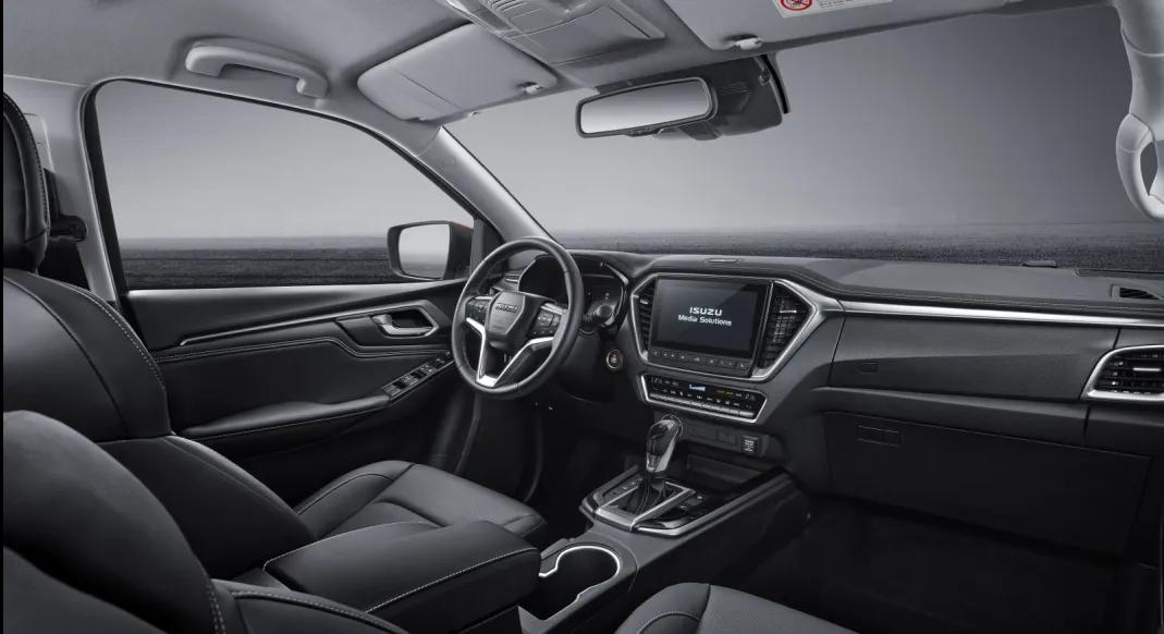 全新dmax有什么区别,新款d-max试驾黑色