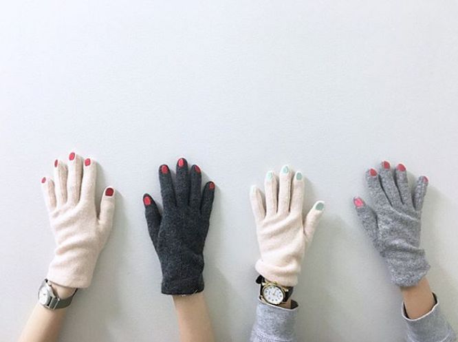 有人看见这篇文章出个可替换甲片的指甲油手套,我绝对第一个下单