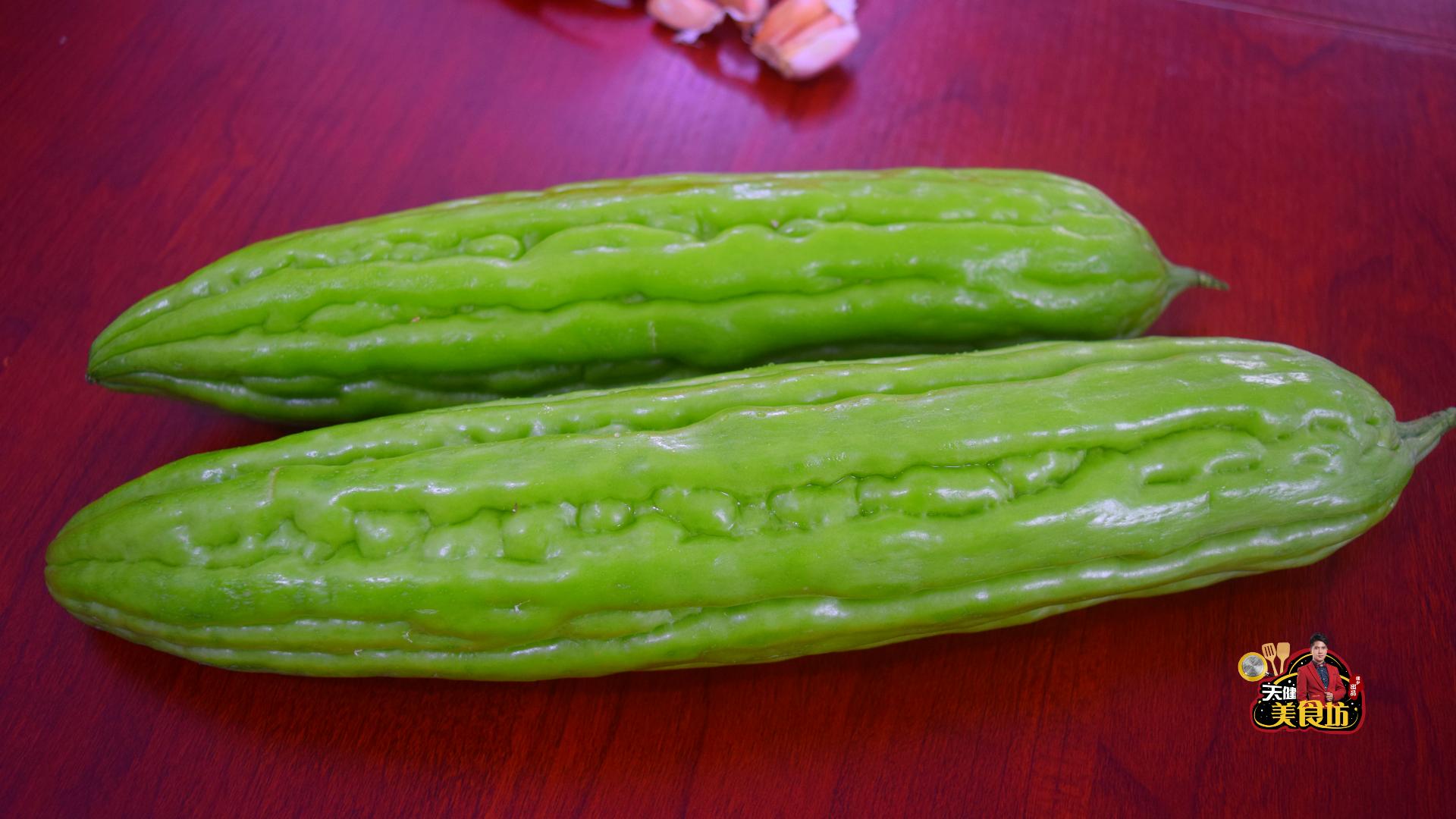 凉拌苦瓜最好吃的家庭做法,适合糖尿病人吃的凉拌苦瓜怎么做