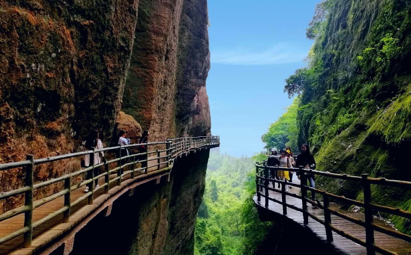 一日游遍江西龙虎山是什么体验？这些寻梦人去尝试了一下