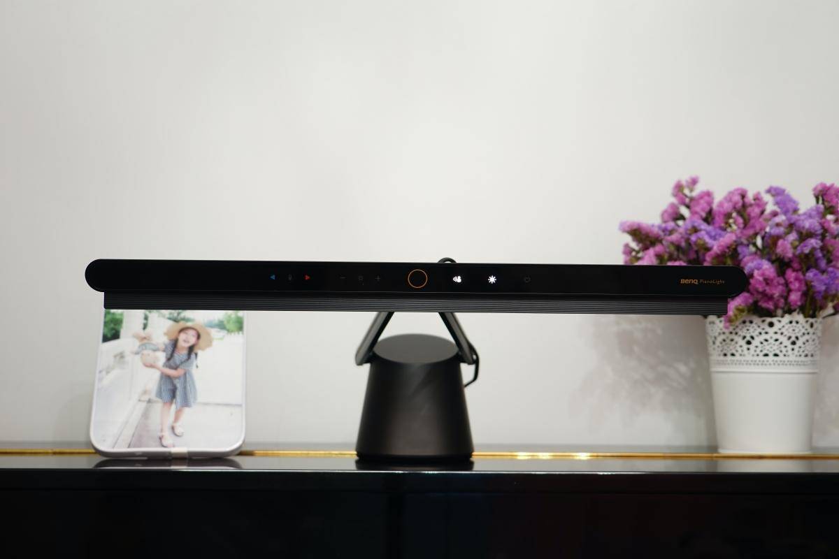 练习钢琴光线不足会伤眼,实测“明基专业钢琴灯”