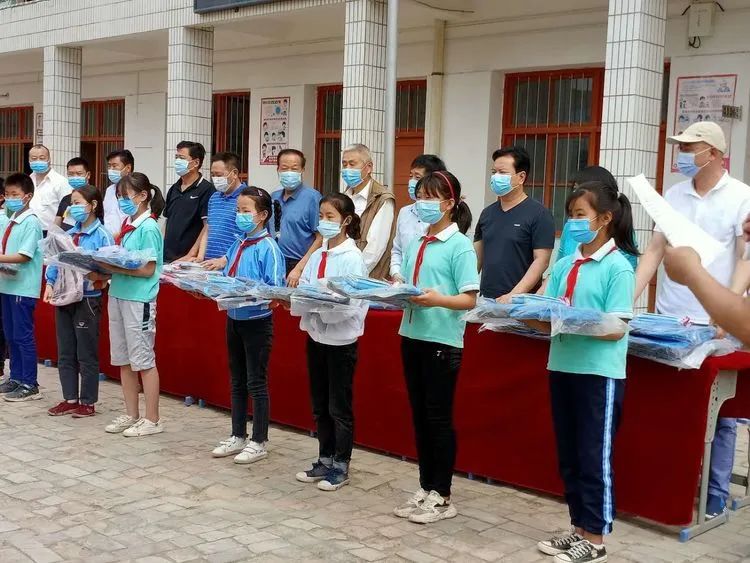 六一献爱心活动报道,庆六一公益行动