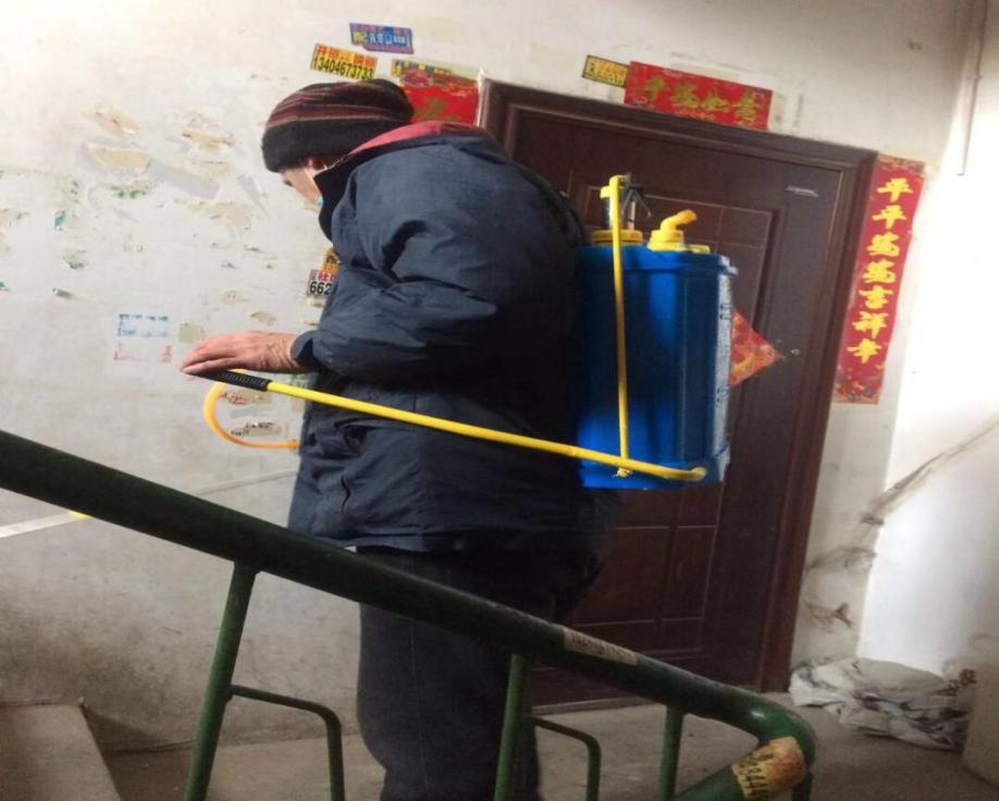 网格员全力以赴应对寒潮,网格员众志成城抗疫