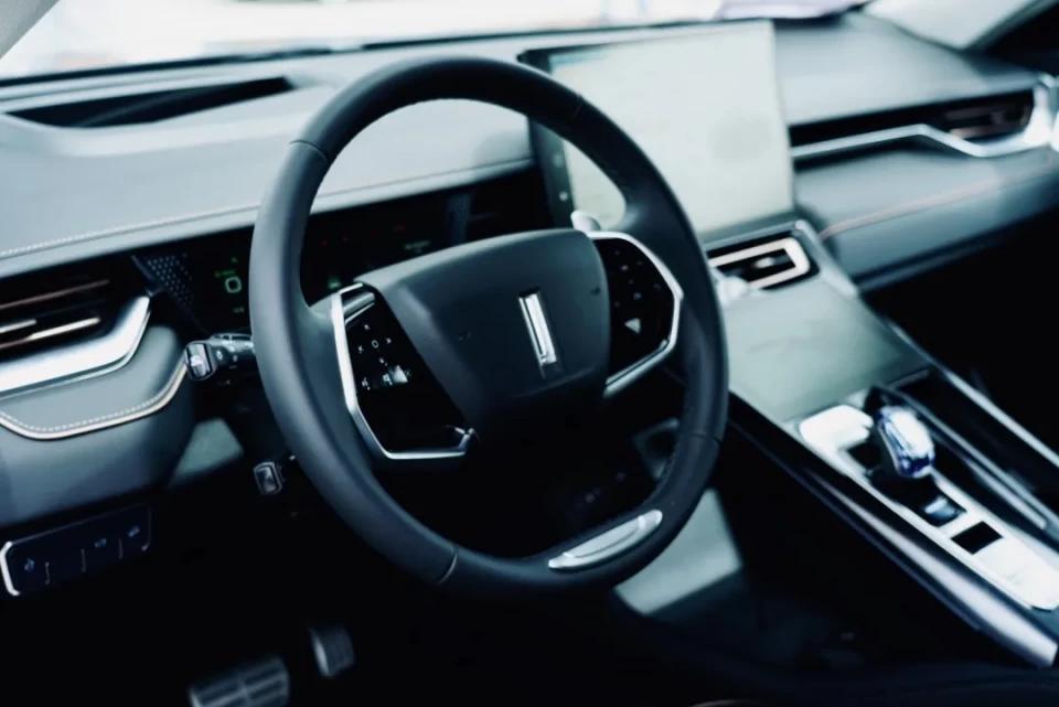 试驾摩卡视频,燃油版摩卡测评