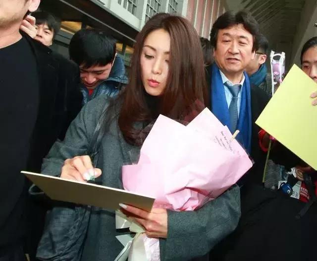 閰掍簳娉曞瓙蹇冧腑鍏呮弧浜嗕綘,閰掍簳娉曞瓙鐙櫧