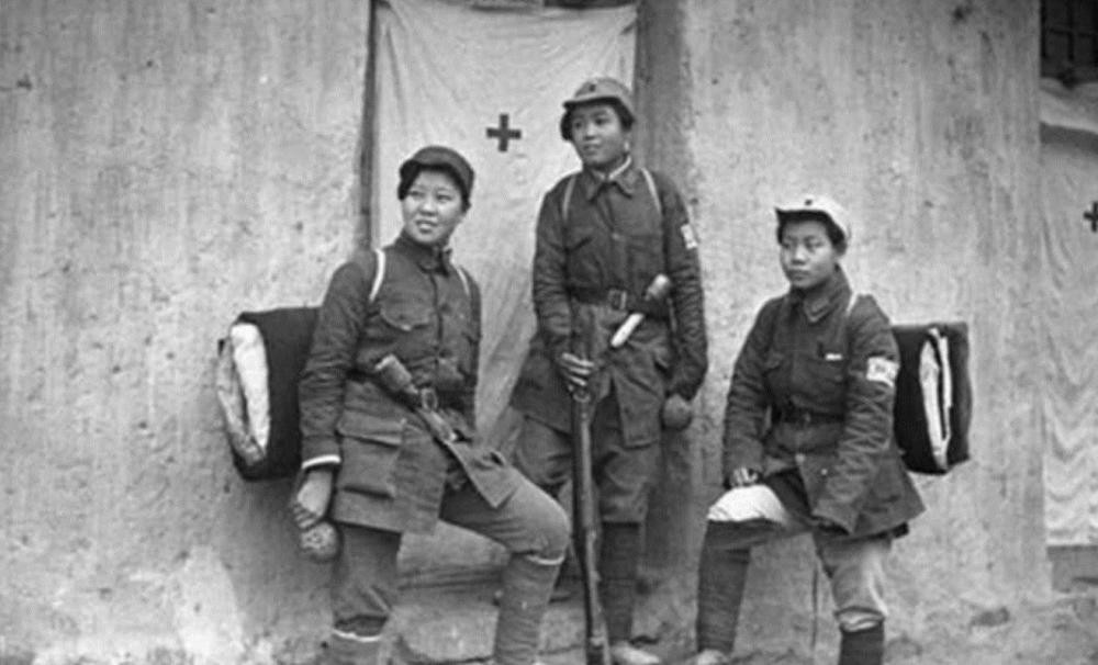 河南农妇手疼求医，医生检查手臂惊得报警，掏出证件民警给她敬礼