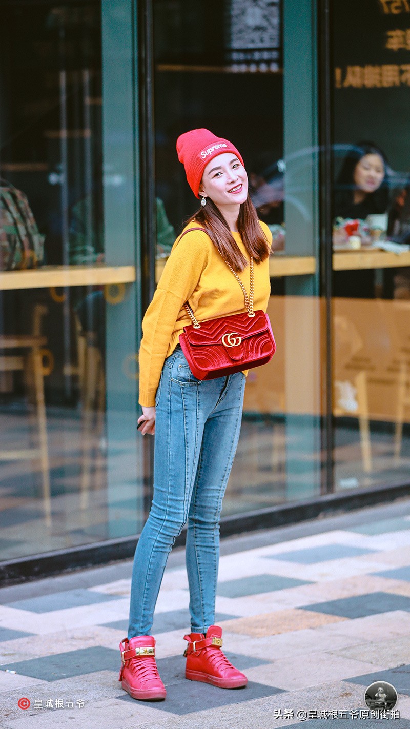 时尚可以衬托出你的美,时尚是一种使人们与众不同的东西