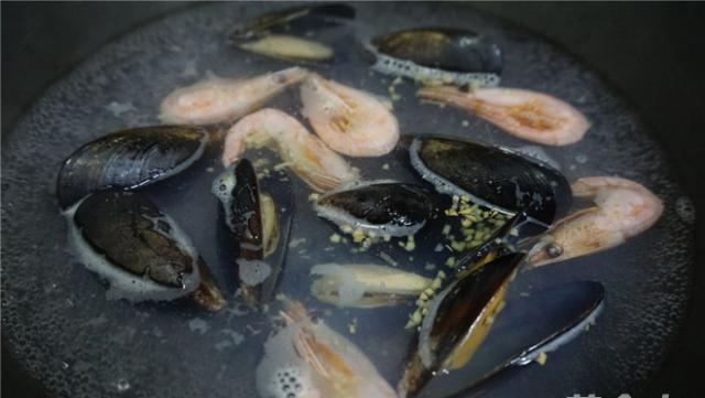 入秋后多喝此汤汤汁鲜美又营养,入秋后每天喝点这个汤暖胃还养生