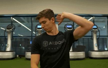 肩胛骨凸出什么动作改善,肩胛骨不良体态