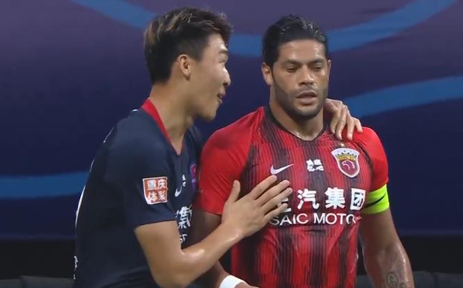 上港队员杨世元,曾繁日恶意犯规视频