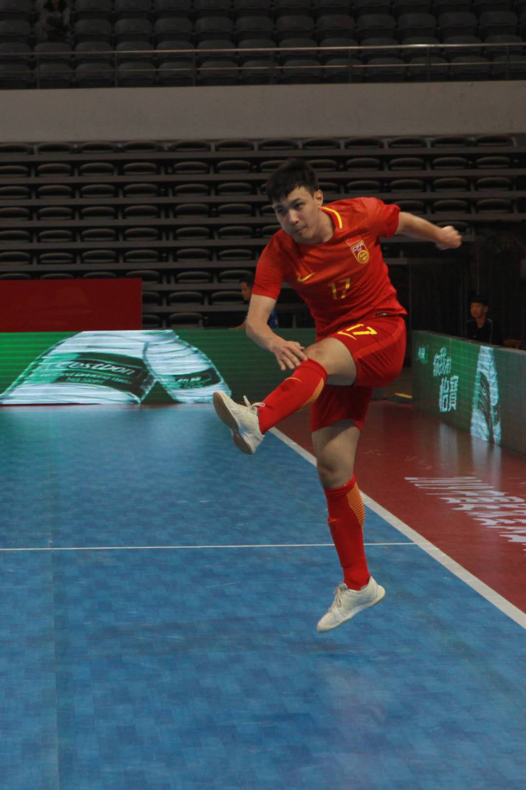 六位新疆小伙进入了国家足球队,新疆小伙子们在国际赛场