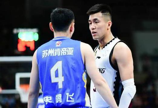 怪伦再升级：没人惹我生气那我就自己惹自己生气，跟裁判腻歪吃T