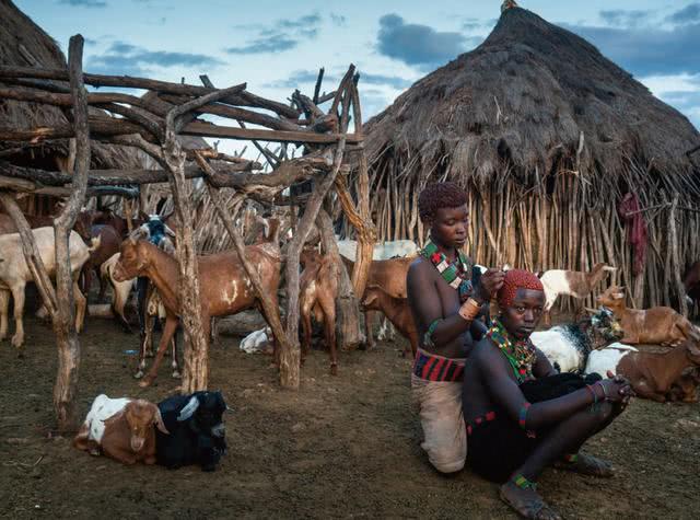 非洲哪些国家有钱？爸妈给孩子买金沙当玩具，国人都愣了！