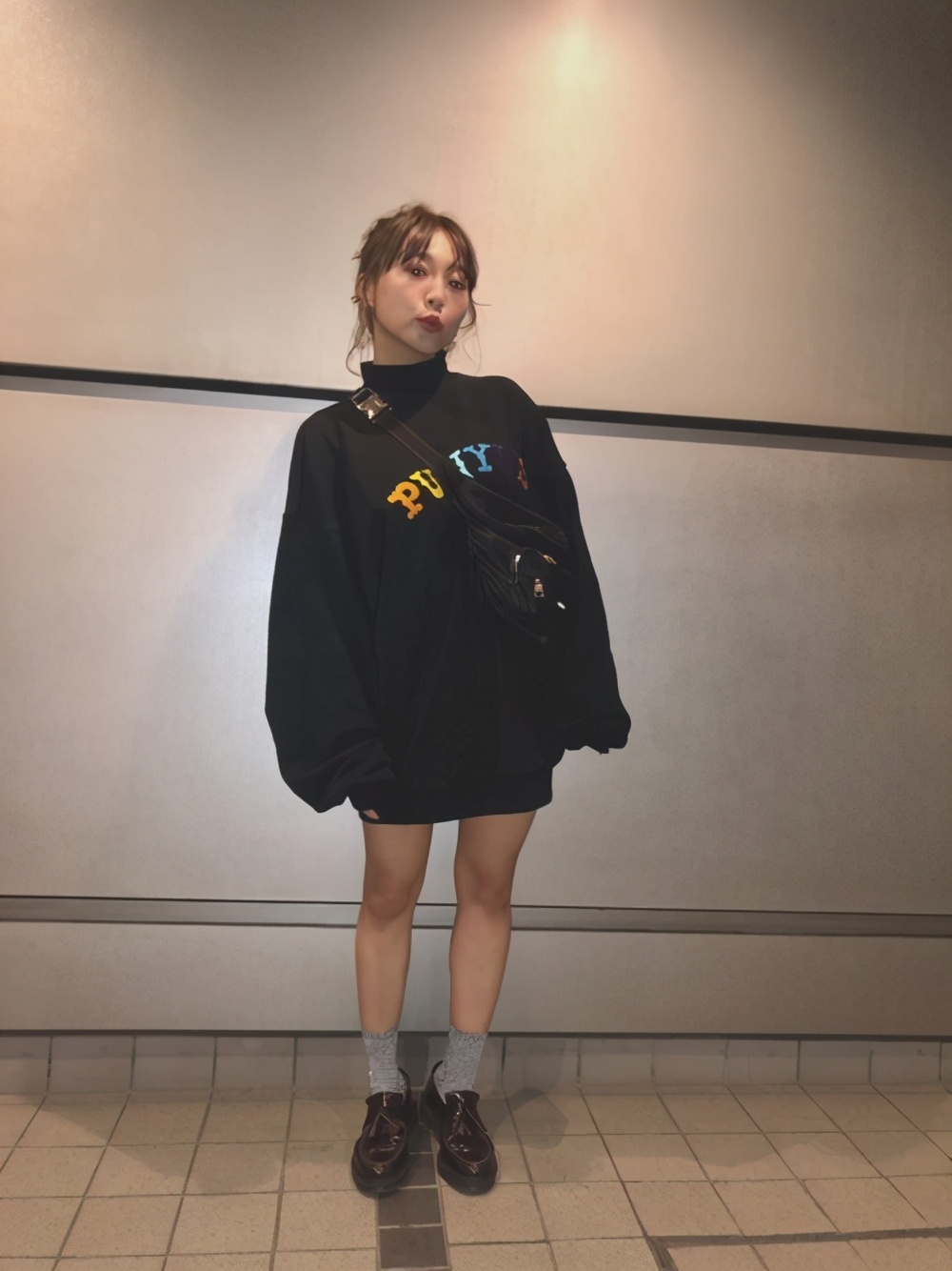 运动衫潮服搭配,宽松款运动衫怎么搭配衣服