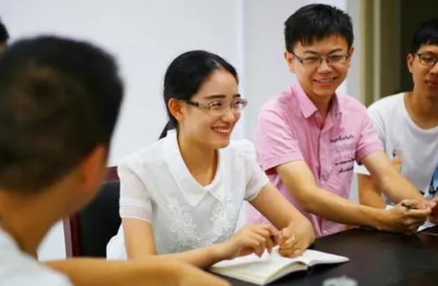 过了30岁之后,才真正知道“选调生”的好处,应届生莫要错失良机