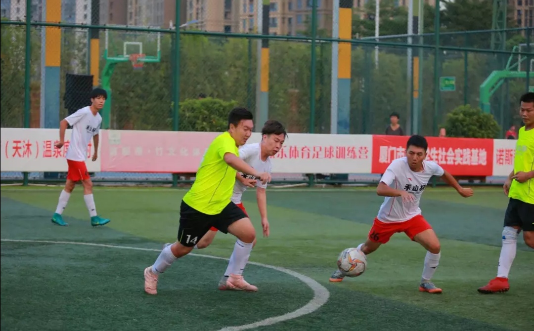 莲岳社区铂烽体育代表队荣获2019第四届“禾山杯”社区足球赛冠军