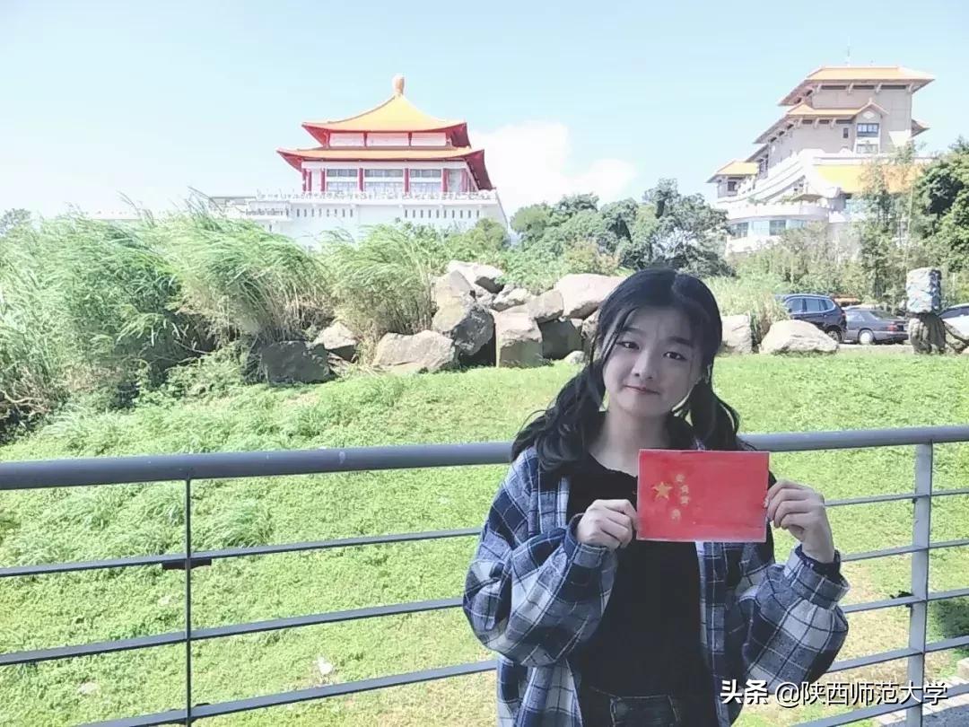 我与国旗共舞,我与国旗并肩