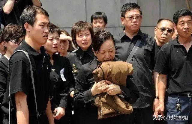 罗京逝世12年爱妻改嫁富商,罗京去世8年儿子现今这样