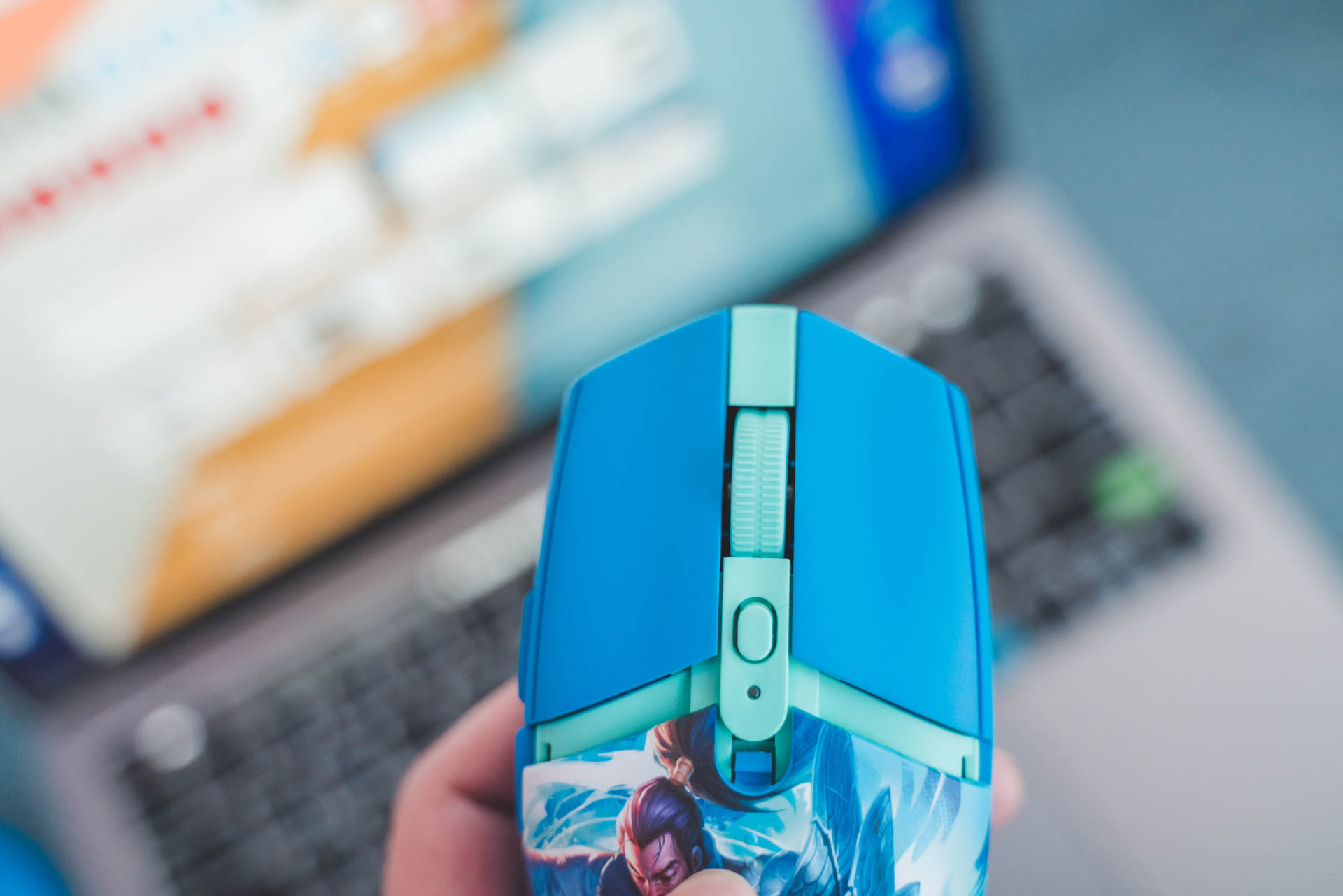 中端经典之罗技g304无线鼠标体验,无线鼠标推荐罗技g304会不会发光