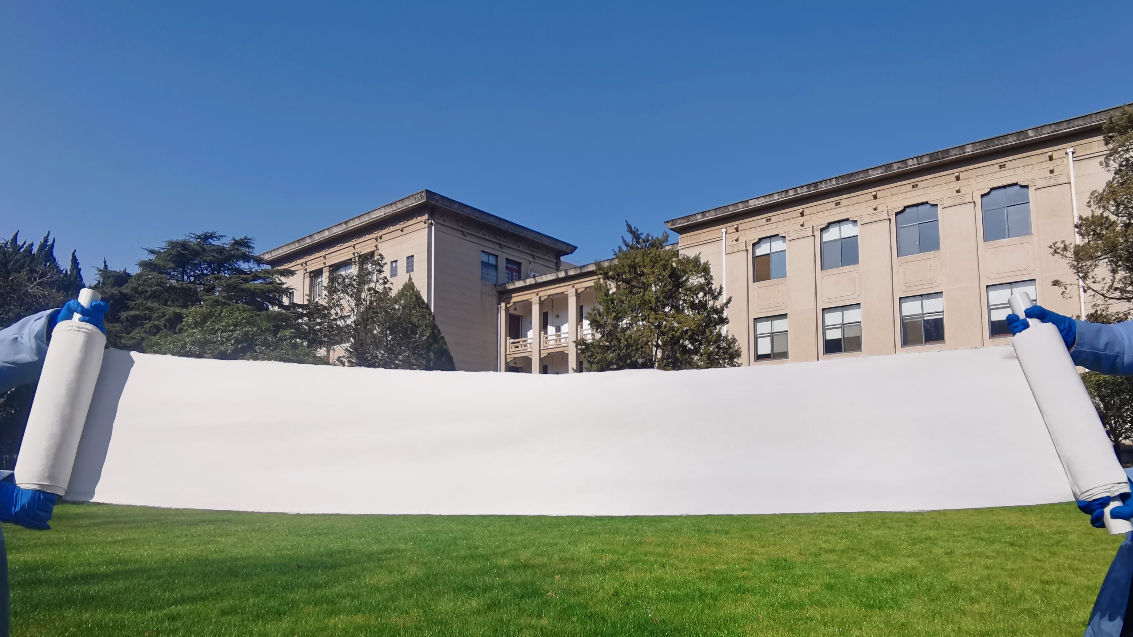 中国科学家太牛了，科幻电影里的衣服，我们做出来了