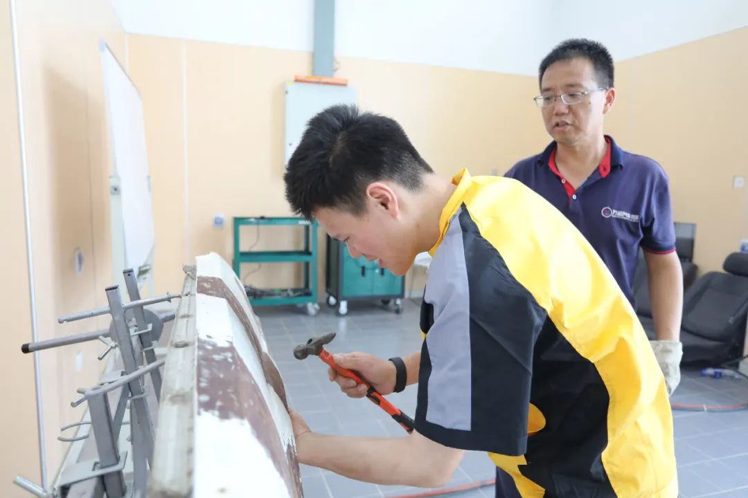 学汽车钣金烤漆怎么样,2021汽车钣金喷漆前景