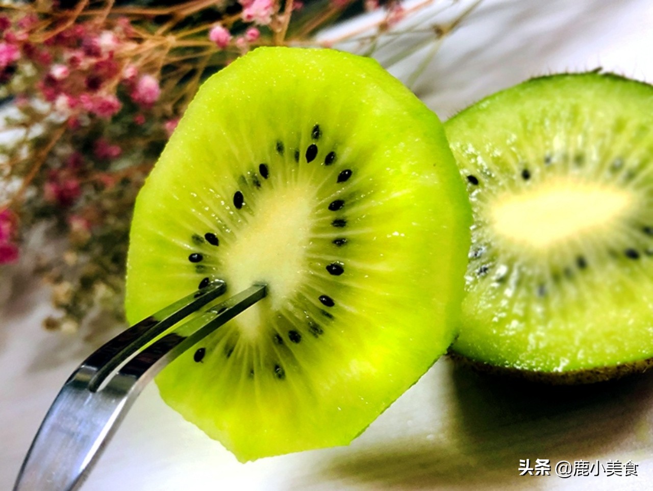 菠萝与凤梨是同一种水果吗,菠萝和凤梨是同一个水果吗