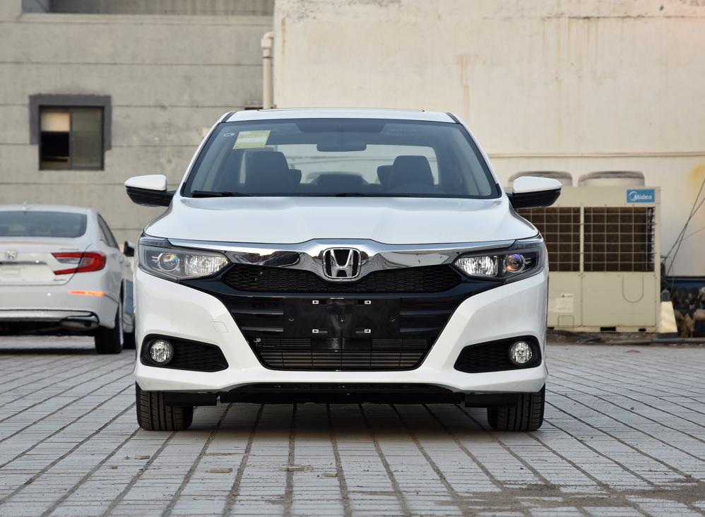 本田凌派车长近4米8,一箱油可跑近1000公里,号称“小雅阁”