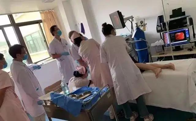 女孩误吞玩具,女童误吞了小玩具电池怎么办