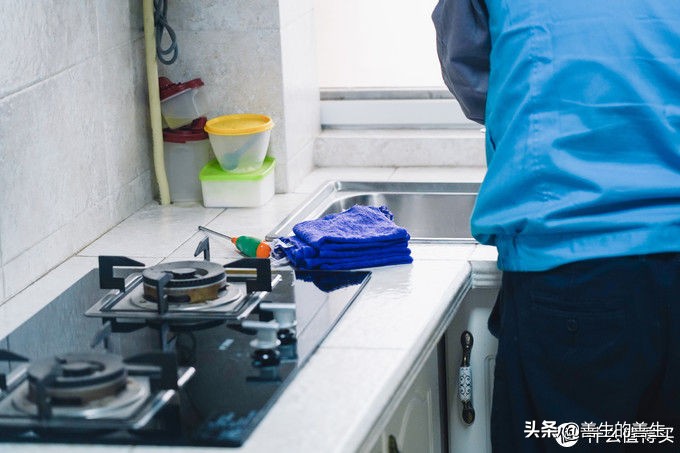 美的油烟机官方专业清洗,美的专业油烟机清洗全过程