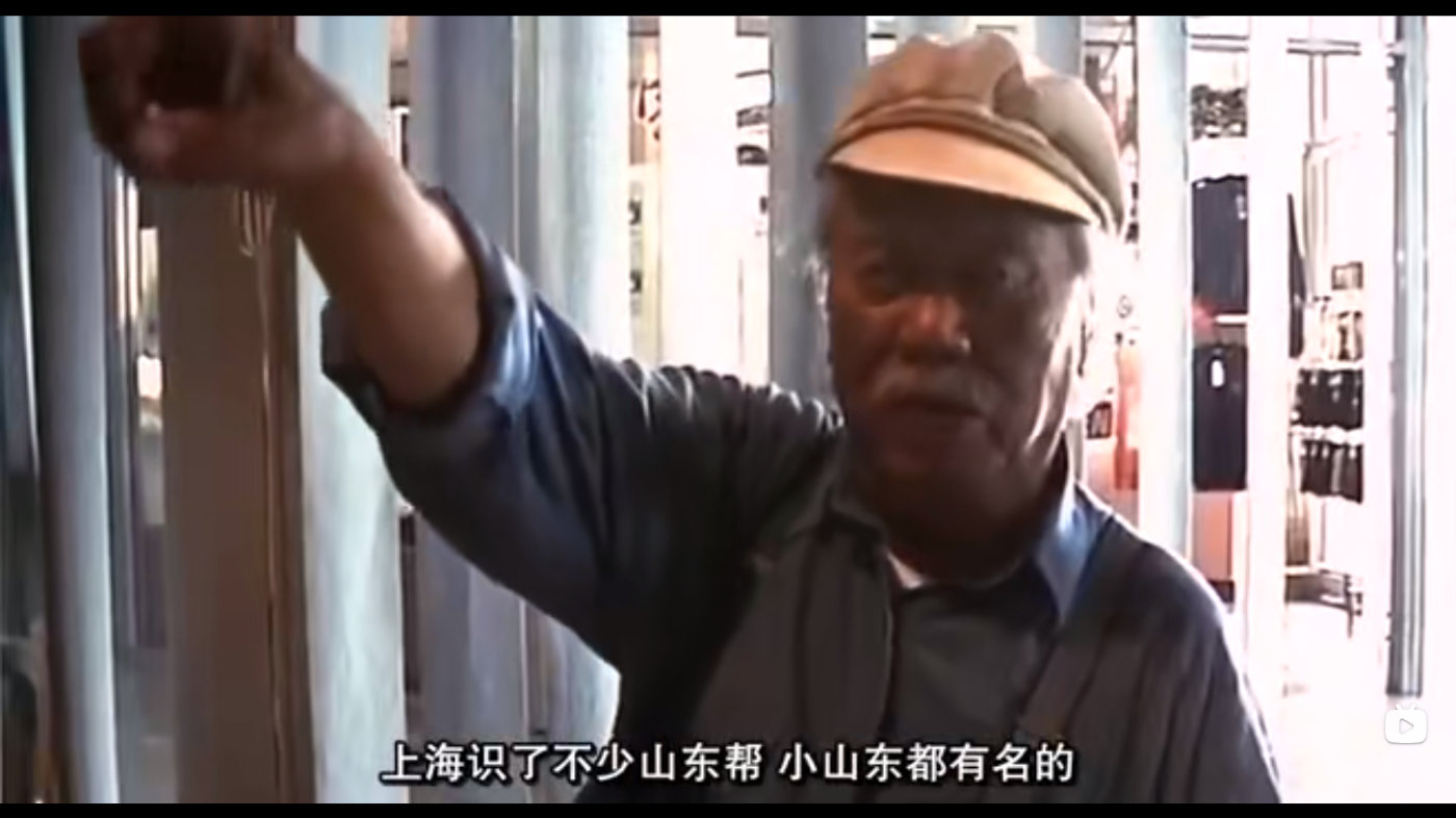 成龙的父亲为什么隐姓埋名,成龙父亲真实历史