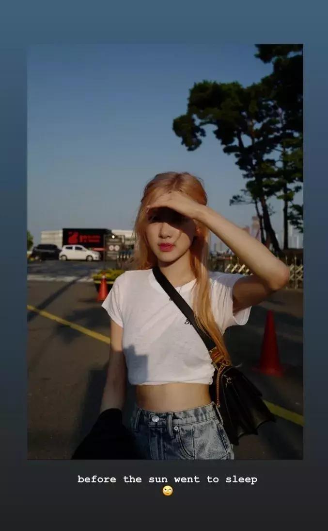 blackpink巴黎时装周lisa是爱豆吗,blackpink七周年绿色lisa衣服