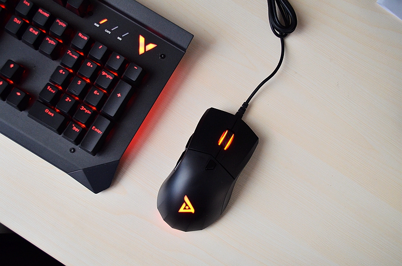 这鼠标真厉害,只因这个功能,可以让对手一招致命