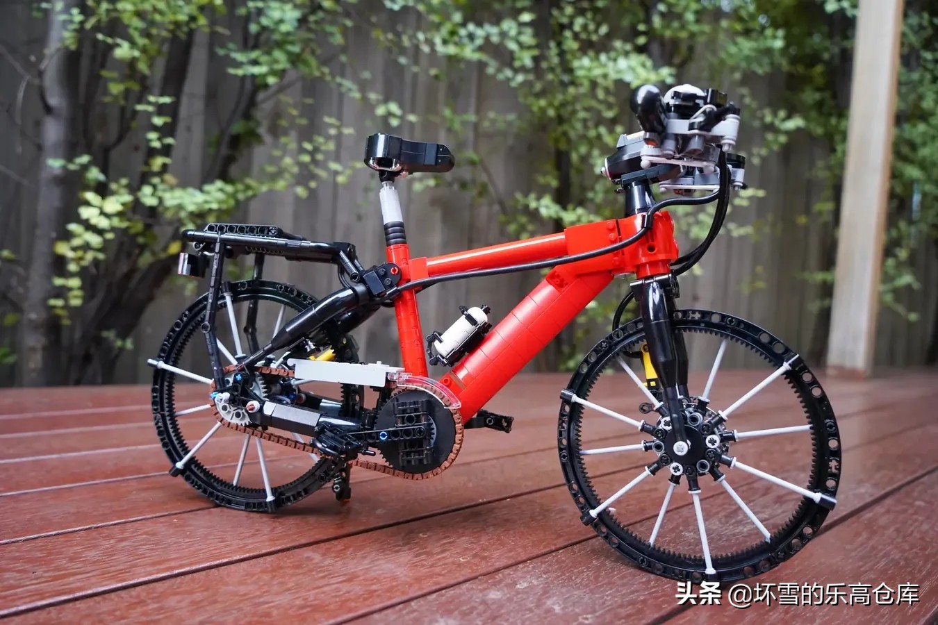 看腻了乐高赛车和卡车，换换自行车怎么样